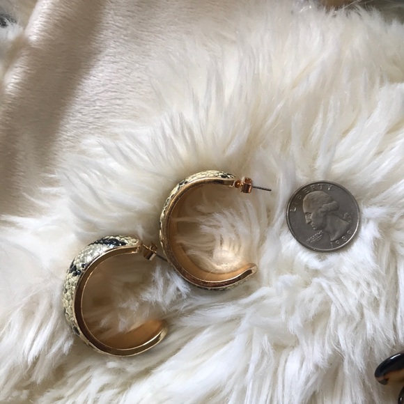 🎉HP 5/27/19 girl boss 🎉Snake print Zara earrings - Picture 5 of 5